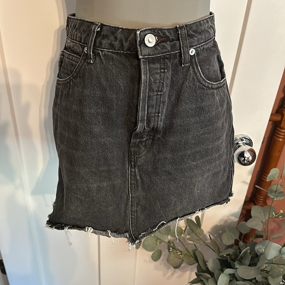 We The Free | micro mini | denim | raw edge | pockets | button fly | 27 | skirt - Picture 5 of 13